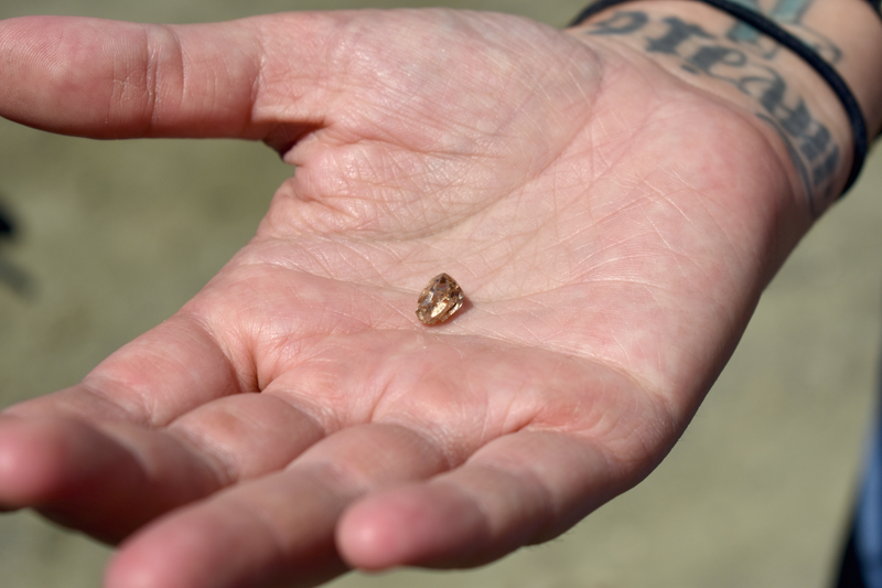 Illustration for article titled Woman Finds 3.72-Carat Yellow Diamond While Watching YouTube Video On How to Find Diamonds